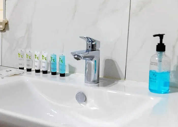 Top Leicester Hotels Near Vibrant University